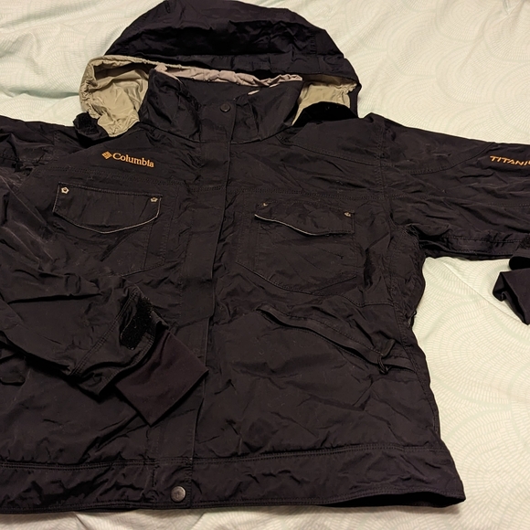 Columbia Titanium Ski Jacket w/ Packable Hood - Picture 5 of 11